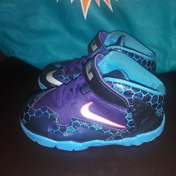 Shoes - Picture 2 of 3